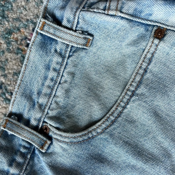 Vintage Levi's 505 Light Wash Raw Hem High Waist Cut Off Shorts - Picture 6 of 6